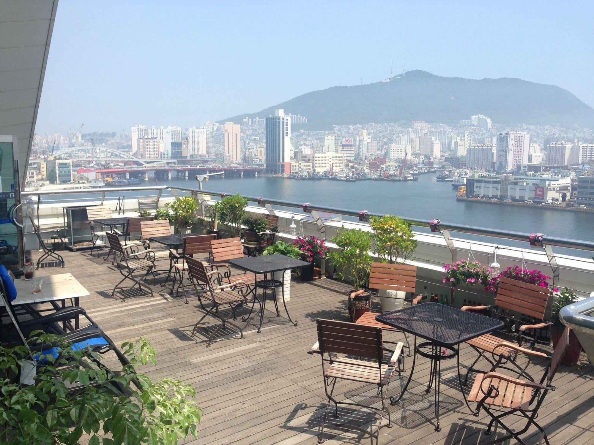 Terra Guesthouse Busan Exterior photo